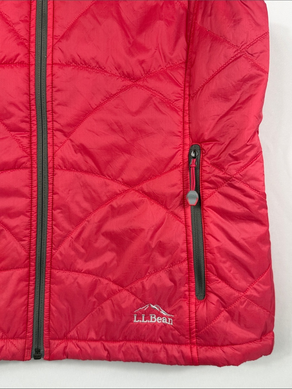 L.L. Bean Women's Quilted Puffer Vest in Pink, Gray Trim. Size M. Primaloft - Picture 3 of 7